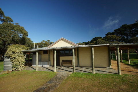 Southern Ocean Retreats - Goondooloo Cottage - Tourism Brisbane 1