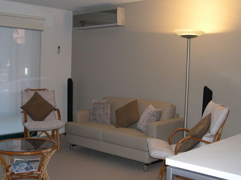 Unit 5 Wyuna Queenscliff - Brisbane 4u 2