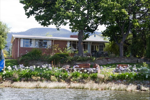 Waterside Accommodation - Derwent Hideaway - Tourism Brisbane 0