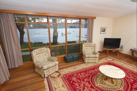 Waterside Accommodation - Derwent Hideaway - Tourism Brisbane 3
