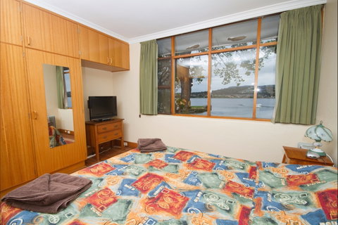 Waterside Accommodation - Derwent Hideaway - Tourism Brisbane 5