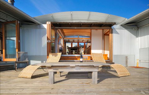 West End Beach House - Tourism Brisbane 0