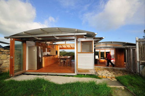 West End Beach House - Tourism Brisbane 1