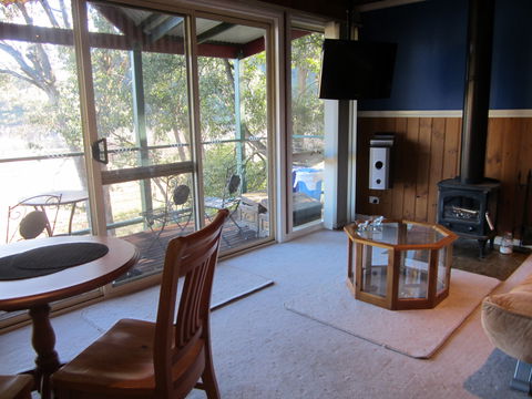 Willowlake Cottages - Brisbane Tourism 7