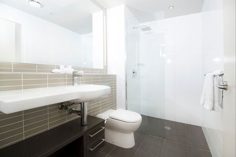 Abode Woden - Brisbane 4u 6