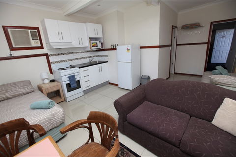 Across Country Motor Inn And Serviced Apartments - Brisbane 4u 1