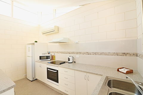 All Decked Out At Penguin Mews - Brisbane 4u 7