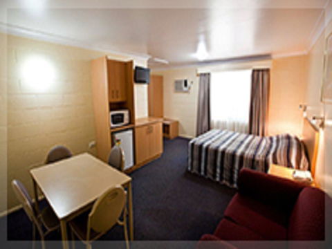 All Seasons Motor Lodge - Open - Brisbane 4u 2