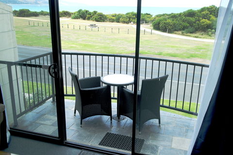 Apollo Bay Waterfront Motor Inn - Brisbane 4u 1
