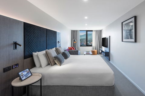 Deco Hotel Canberra - Tourism Brisbane 1