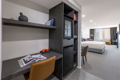 Deco Hotel Canberra - Tourism Brisbane 2