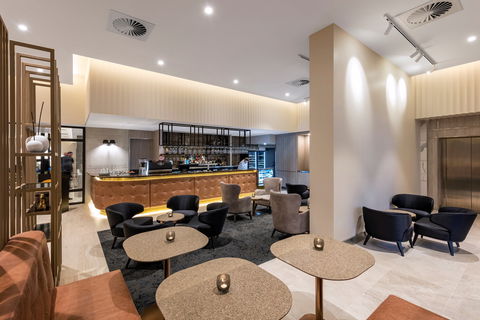Deco Hotel Canberra - Tourism Brisbane 4