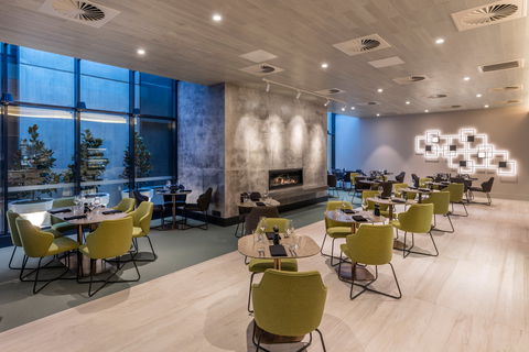 Deco Hotel Canberra - Tourism Brisbane 5