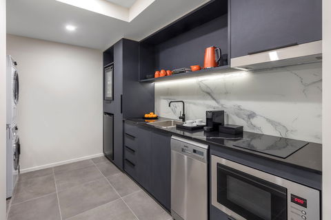 Deco Hotel Canberra - Tourism Brisbane 6