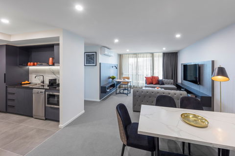Deco Hotel Canberra - Tourism Brisbane 7
