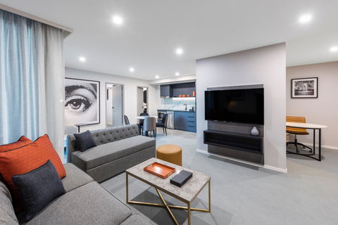 Deco Hotel Canberra - Tourism Brisbane 8