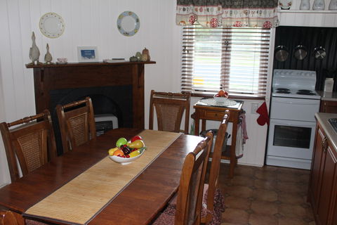 Dillons Cottage Stanthorpe - Brisbane Tourism 3