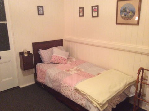 Dillons Cottage Stanthorpe - Brisbane Tourism 6