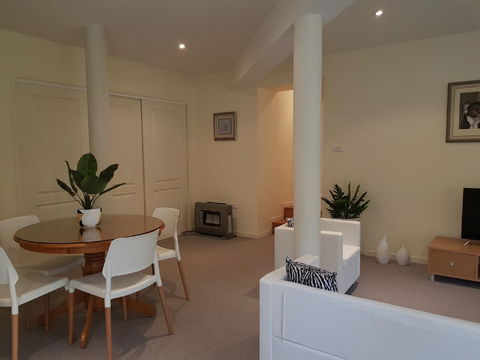 Ellie's Hide-Away At Malua Bay - Tourism Brisbane 3