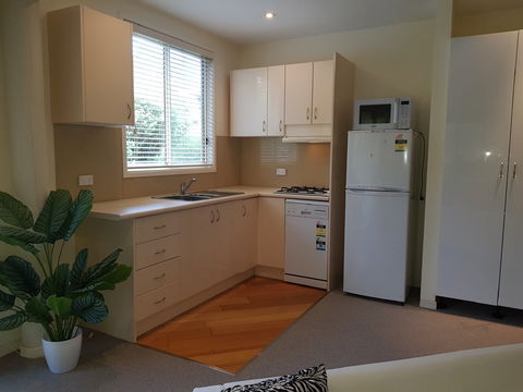 Ellie's Hide-Away At Malua Bay - Tourism Brisbane 4