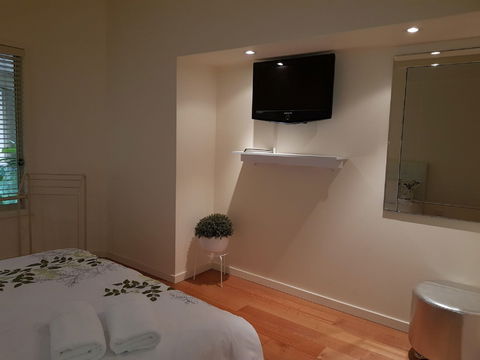 Ellie's Hide-Away At Malua Bay - Tourism Brisbane 6