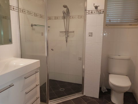 Ellie's Hide-Away At Malua Bay - Tourism Brisbane 8