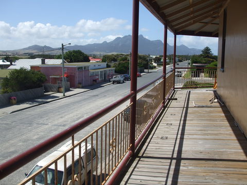 Flinders Island Interstate Hotel - Brisbane 4u 1