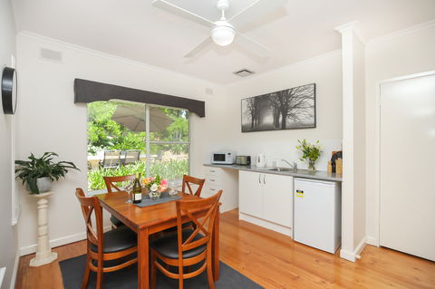 HAHNDORF LODGE - Brisbane Tourism 5