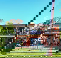 Kingfisher Lakehouse - Tourism Brisbane