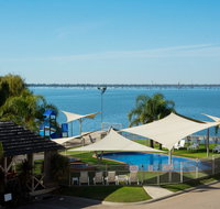 Lake Edge Resort - Brisbane Tourism