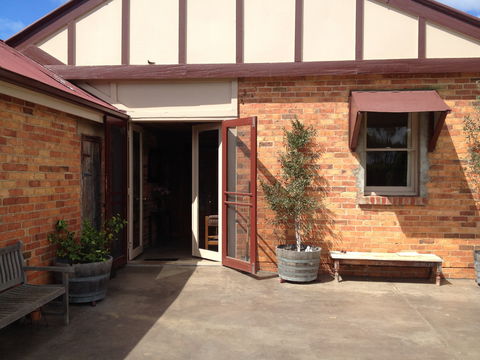 Pierrepoint Wines Bed & Breakfast - Brisbane Tourism 5