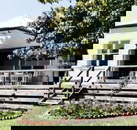 Rose Cottage with Vineyard Views - Brisbane 4u