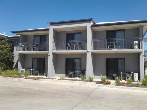 Royal Motel Miles - Tourism Brisbane 0