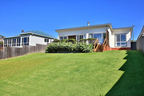 Seakissed Beachhouse - Brisbane 4u 1