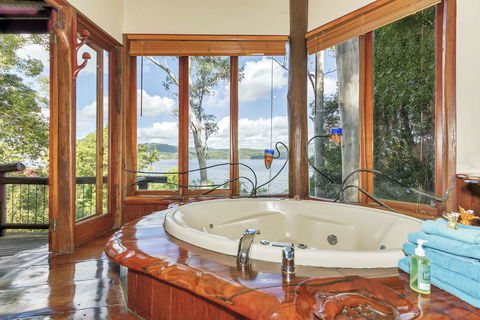 Secrets On The Lake - Tourism Brisbane 1