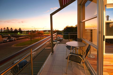 Semaphore Blue Apartments - Brisbane 4u 1