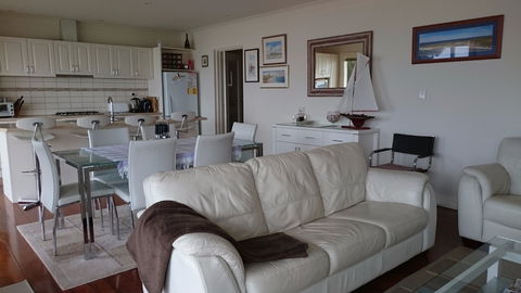 St Helens Beachfront - Brisbane 4u 1