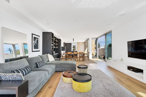 Stunning Luxury Home - Brisbane 4u 1