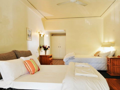 The Eltham Hotel - Brisbane 4u 1