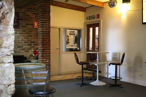 The Royal Hotel Bungendore - Brisbane 4u 1
