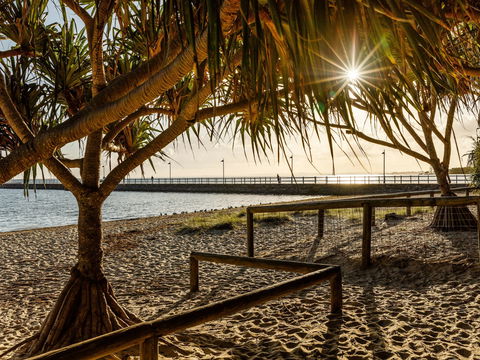 The Waterloo Bay Hotel - Brisbane 4u 1