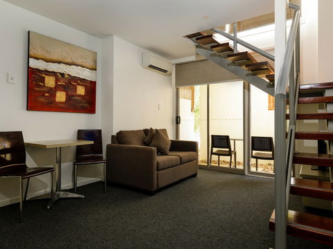 The Waterloo Bay Hotel - Brisbane 4u 5