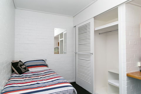 University Of Canberra Village - Brisbane 4u 6