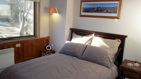 Wallace's - Crystal Creek Chalet 1 - Tourism Brisbane 1