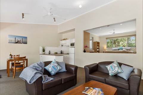 Waterfront Retreat At Wattle Point - Tourism Brisbane 5