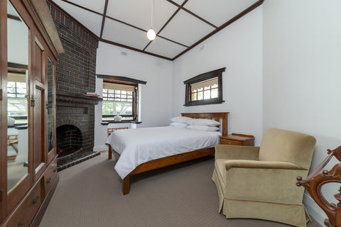 White Rocks - Tourism Brisbane 0