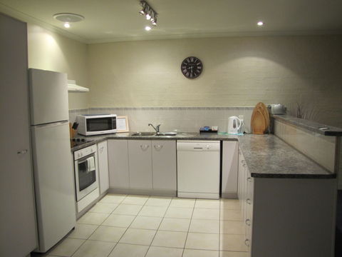 Apollo Luxury Apartments - Brisbane 4u 1