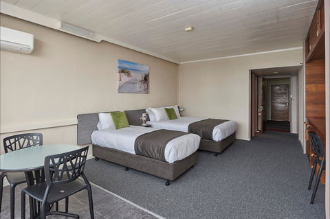 Bayside Inn St Helens - Tourism Brisbane 2