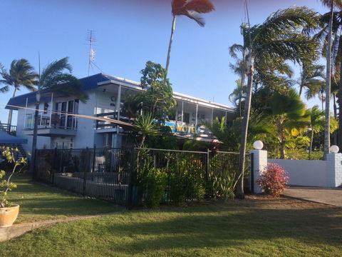 Cardwell Beachfront Motel - Brisbane 4u 1