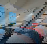 Cosy Corner Beach Apartment - Brisbane Tourism